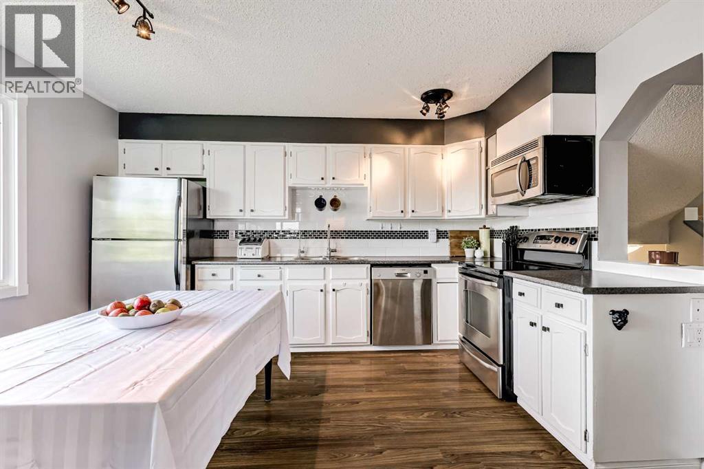 Single Family House for Sale in  Berkley Drive NW Beddington Heights Calgary 