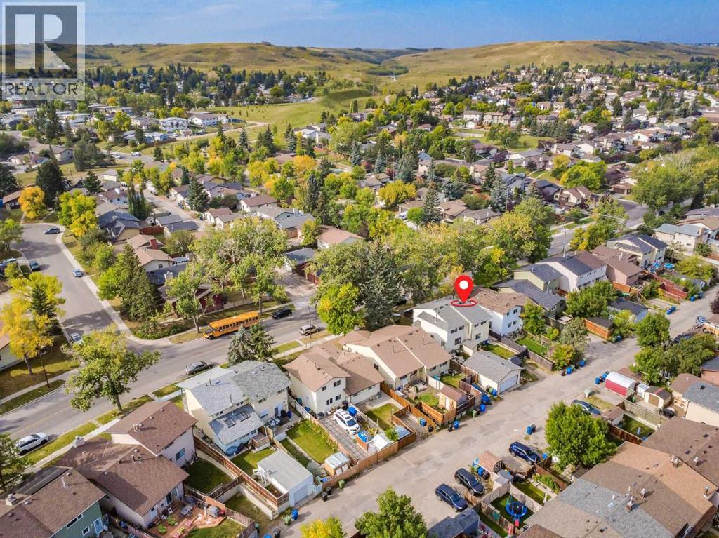 Single Family House for Sale in  Berkley Drive NW Beddington Heights Calgary 