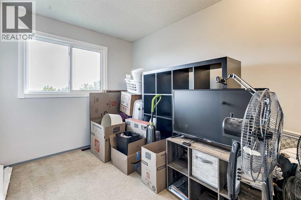 Single Family House for Sale in  Berkley Drive NW Beddington Heights Calgary 