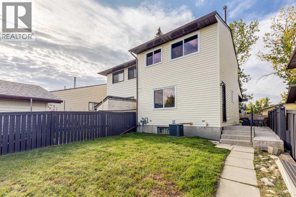Single Family House for Sale in  Berkley Drive NW Beddington Heights Calgary 