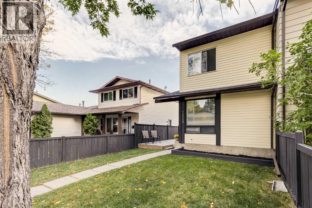 Single Family House for Sale in  Berkley Drive NW Beddington Heights Calgary 