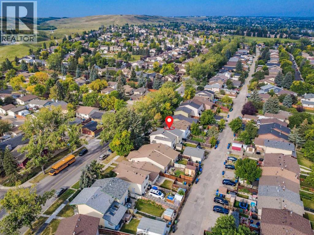 Single Family House for Sale in  Berkley Drive NW Beddington Heights Calgary 