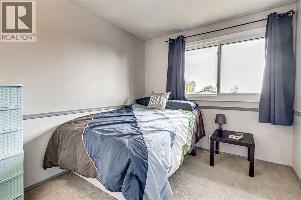 Single Family House for Sale in  Berkley Drive NW Beddington Heights Calgary 
