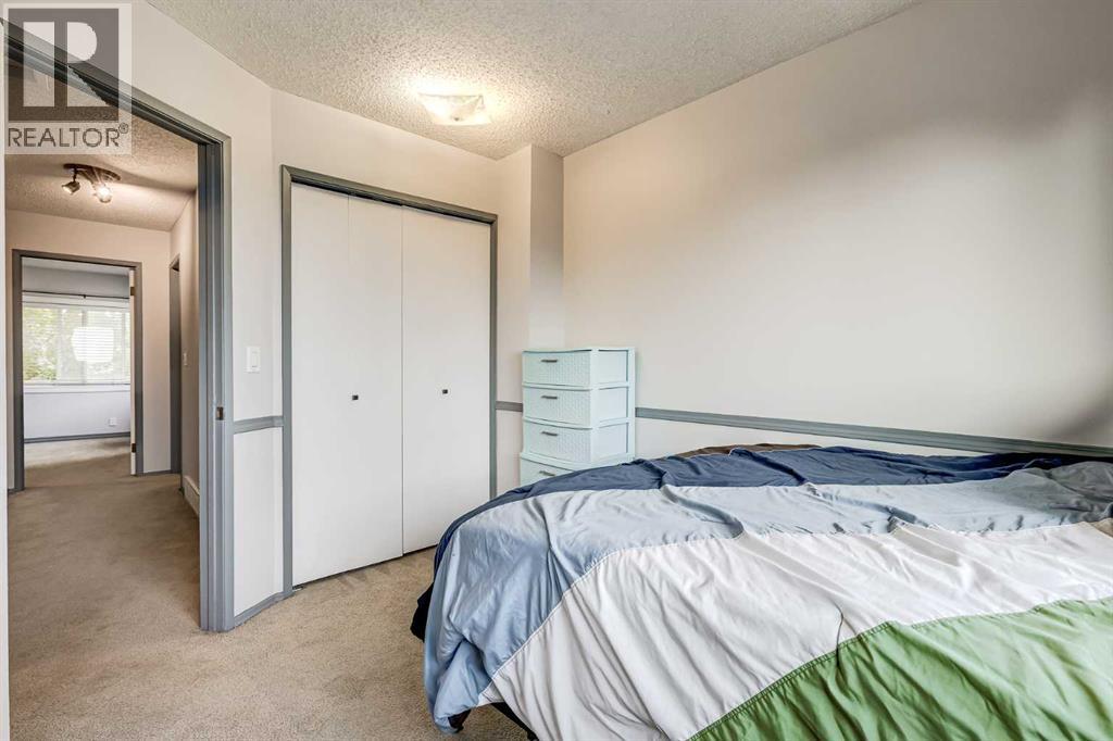 Single Family House for Sale in  Berkley Drive NW Beddington Heights Calgary 