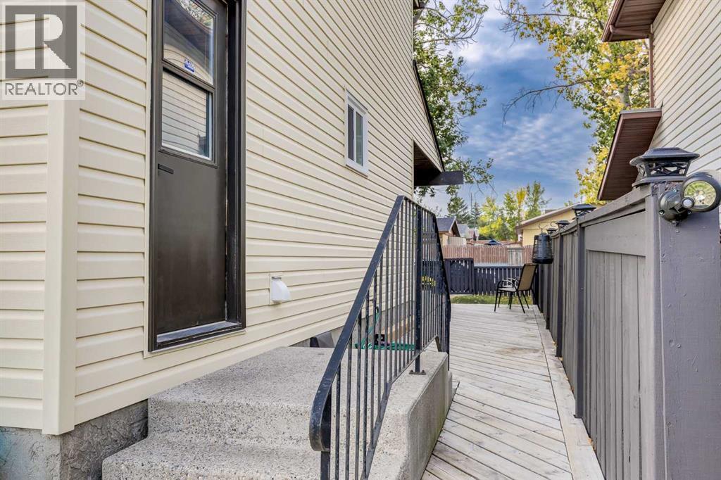 Single Family House for Sale in  Berkley Drive NW Beddington Heights Calgary 