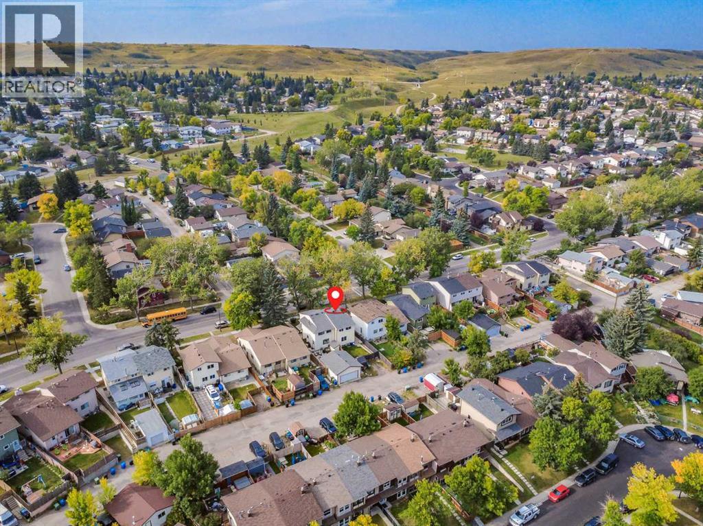 Single Family House for Sale in  Berkley Drive NW Beddington Heights Calgary 