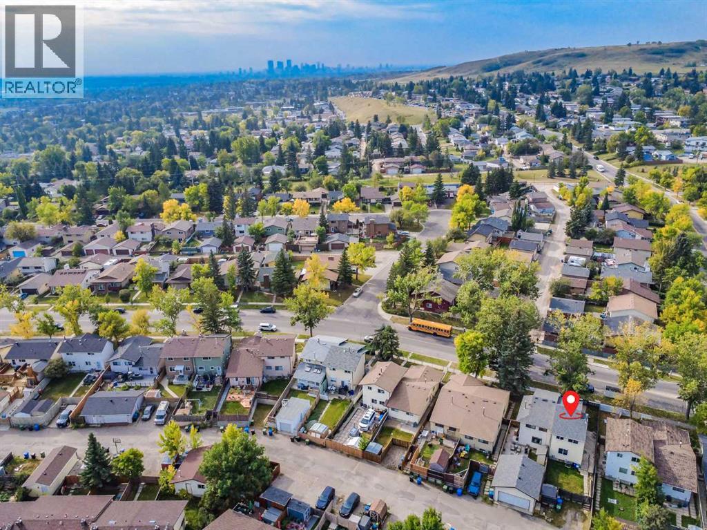 Single Family House for Sale in  Berkley Drive NW Beddington Heights Calgary 