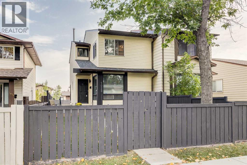 Single Family House for Sale in  Berkley Drive NW Beddington Heights Calgary 