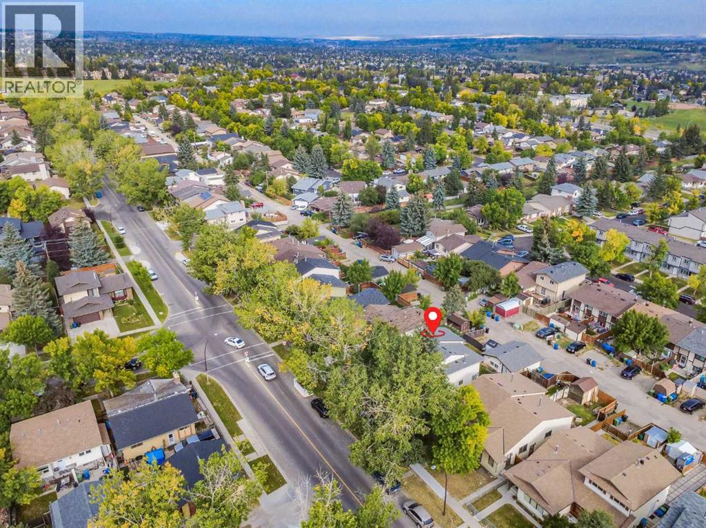 Single Family House for Sale in  Berkley Drive NW Beddington Heights Calgary 