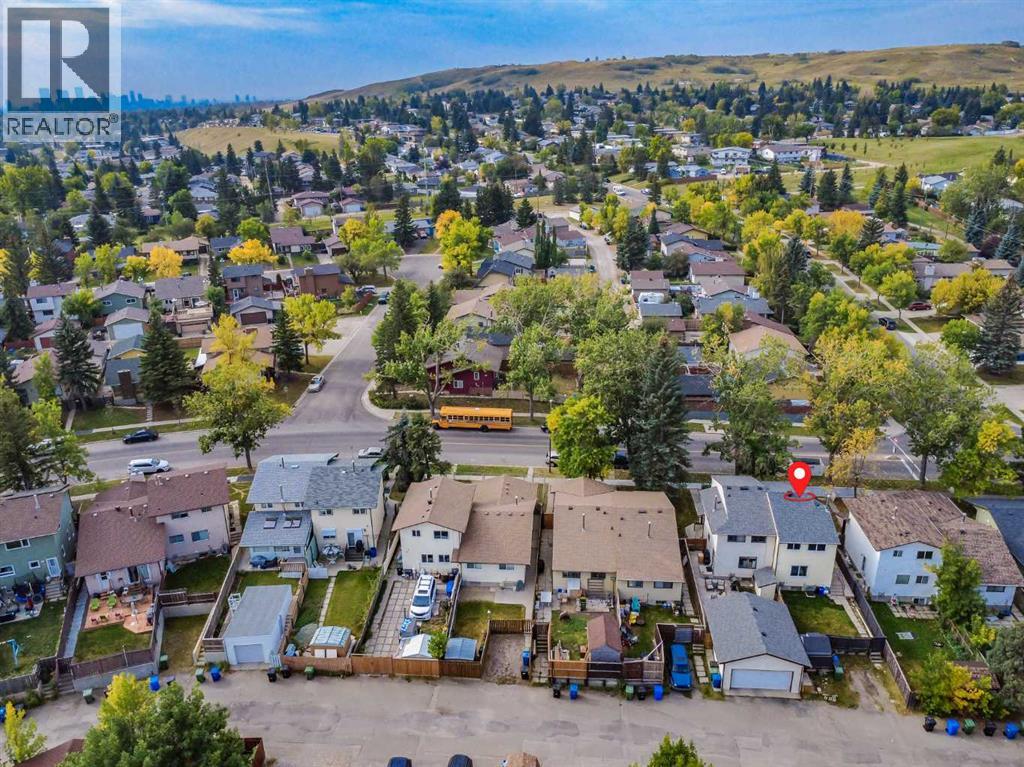 Single Family House for Sale in  Berkley Drive NW Beddington Heights Calgary 