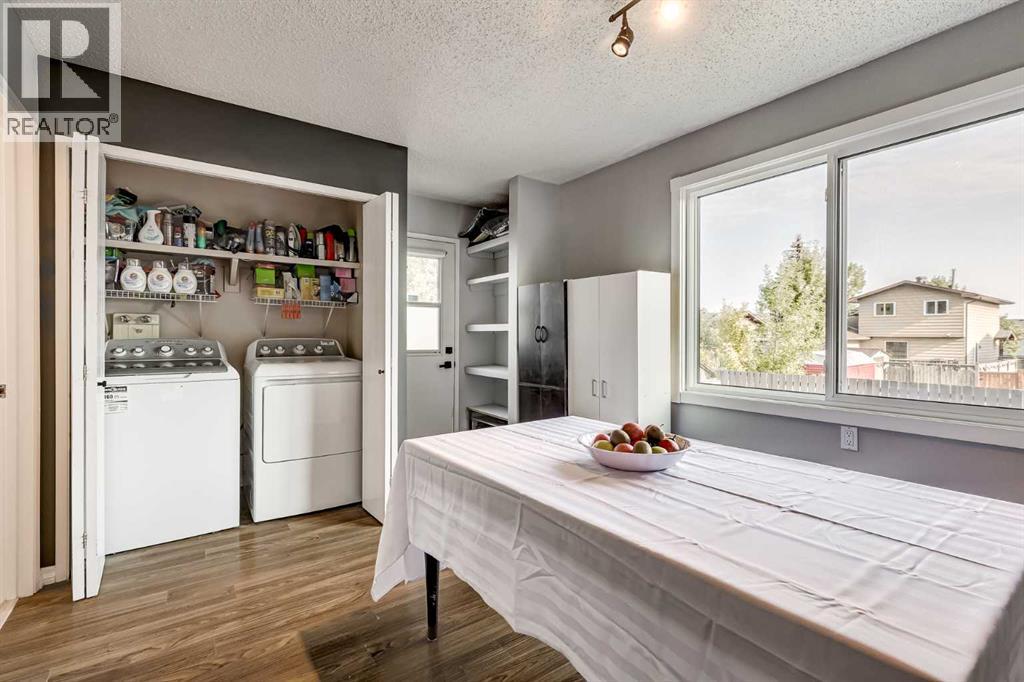 Single Family House for Sale in  Berkley Drive NW Beddington Heights Calgary 