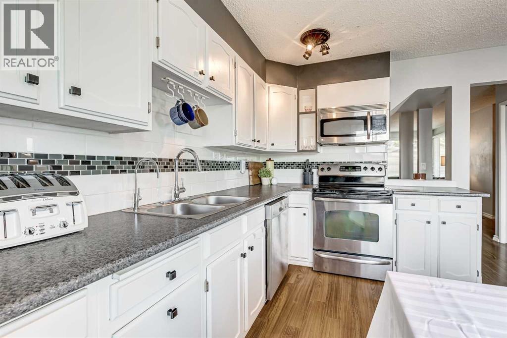 Single Family House for Sale in  Berkley Drive NW Beddington Heights Calgary 