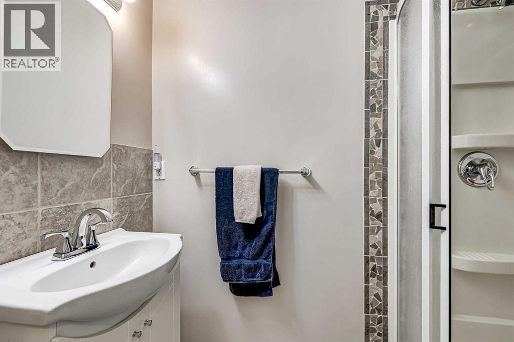 Single Family House for Sale in  Berkley Drive NW Beddington Heights Calgary 