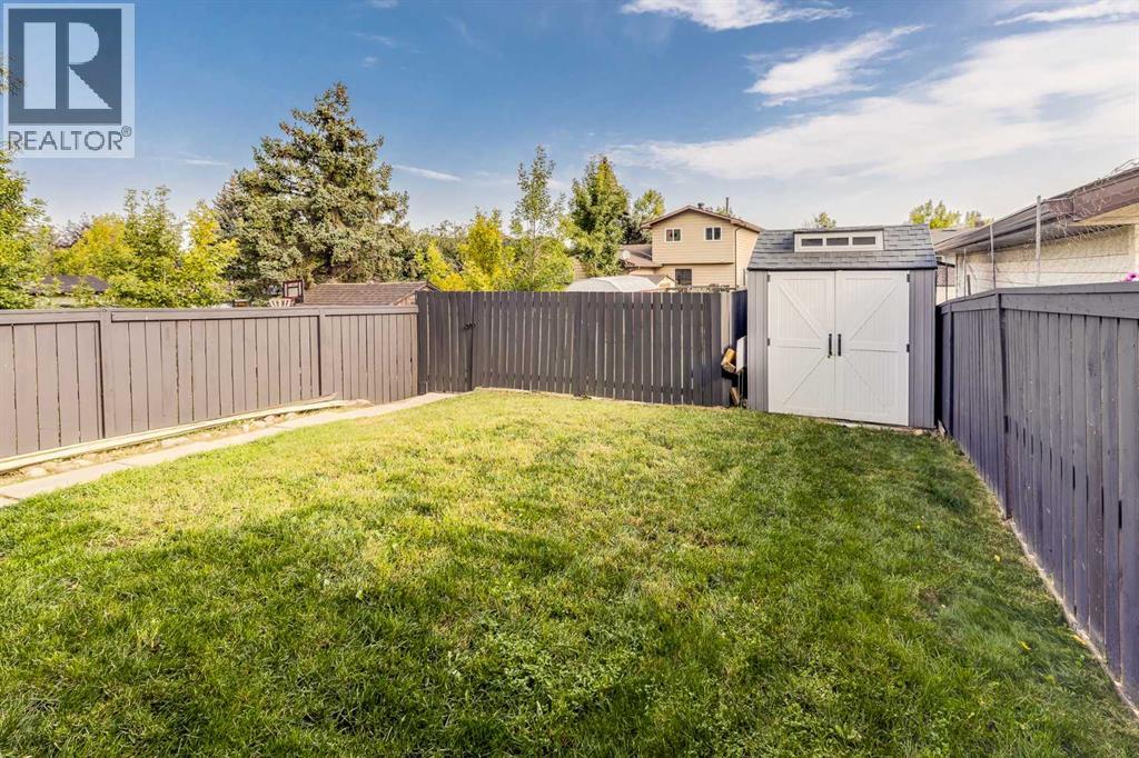 Single Family House for Sale in  Berkley Drive NW Beddington Heights Calgary 