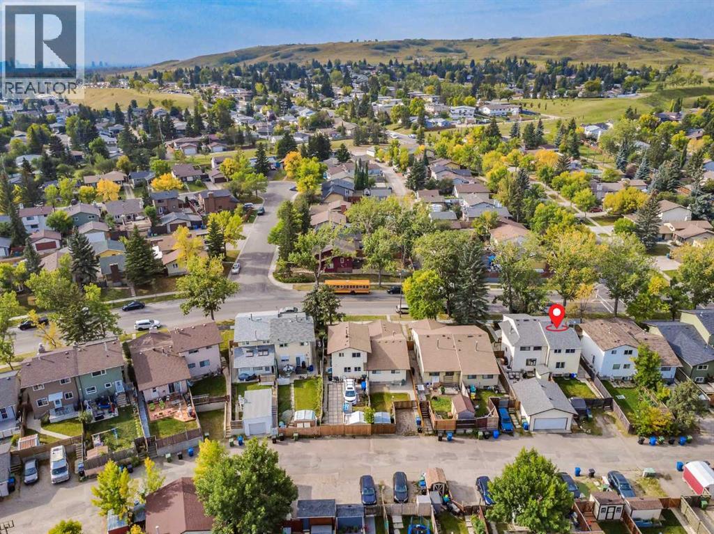 Single Family House for Sale in  Berkley Drive NW Beddington Heights Calgary 