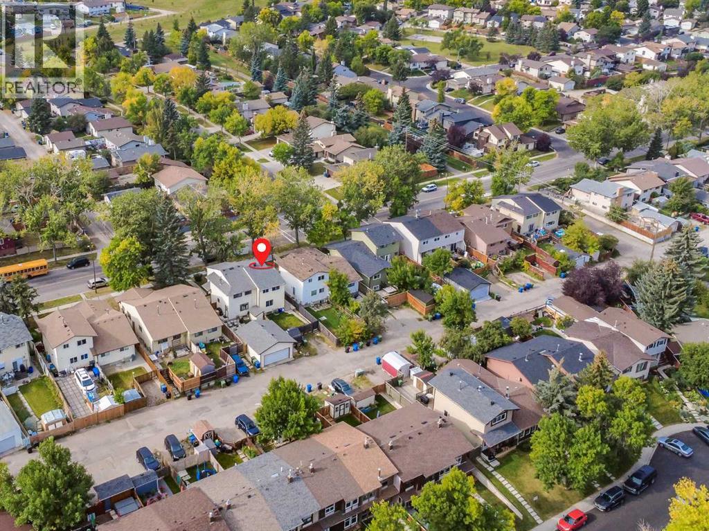 Single Family House for Sale in  Berkley Drive NW Beddington Heights Calgary 