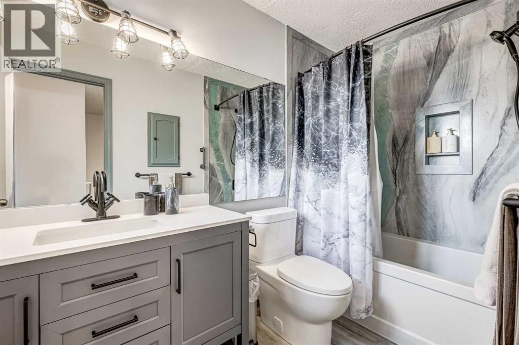 Single Family House for Sale in  Berkley Drive NW Beddington Heights Calgary 