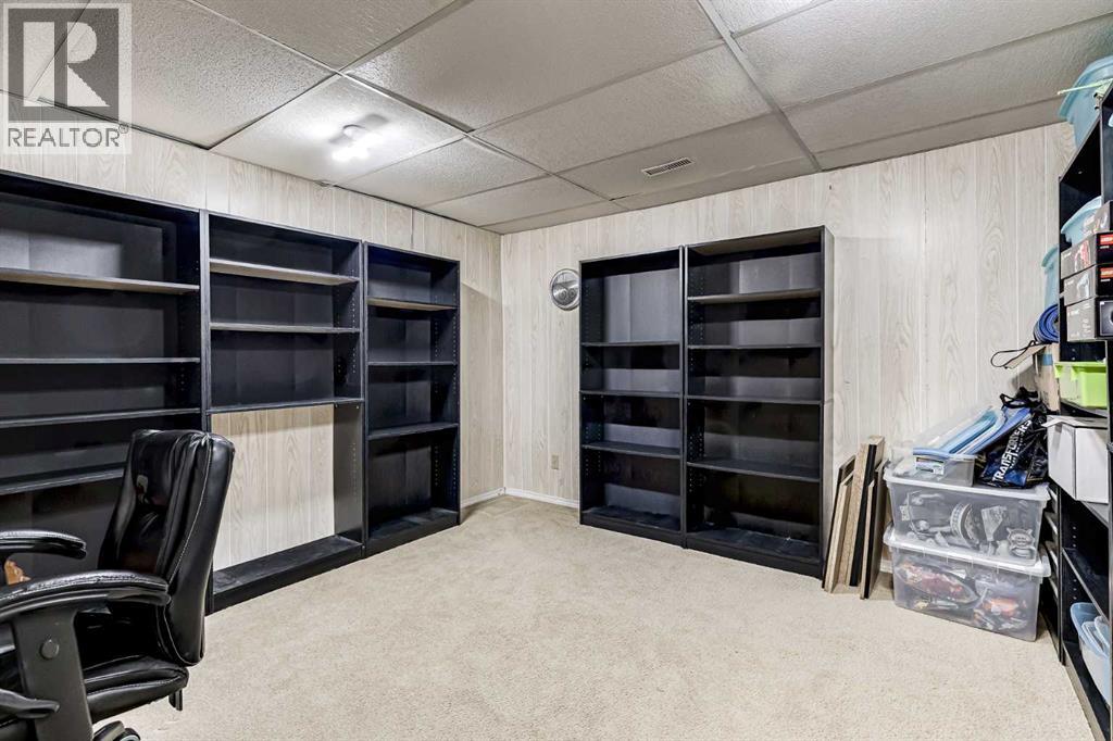 Single Family House for Sale in  Berkley Drive NW Beddington Heights Calgary 