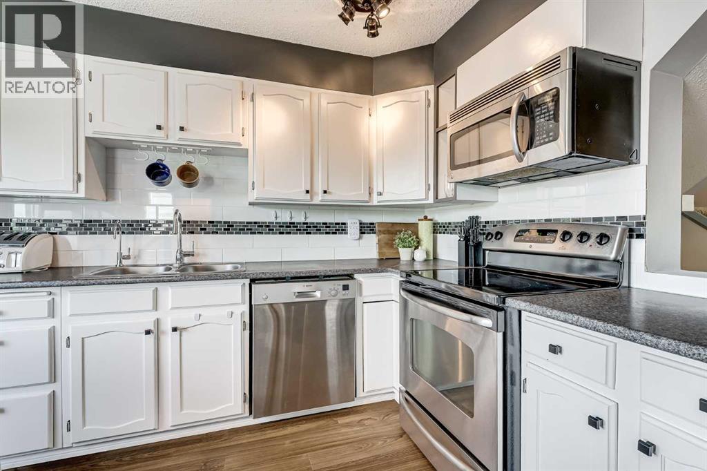Single Family House for Sale in  Berkley Drive NW Beddington Heights Calgary 