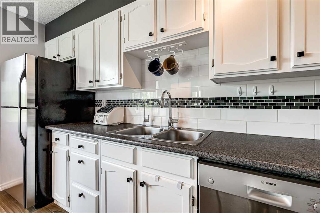 Single Family House for Sale in  Berkley Drive NW Beddington Heights Calgary 
