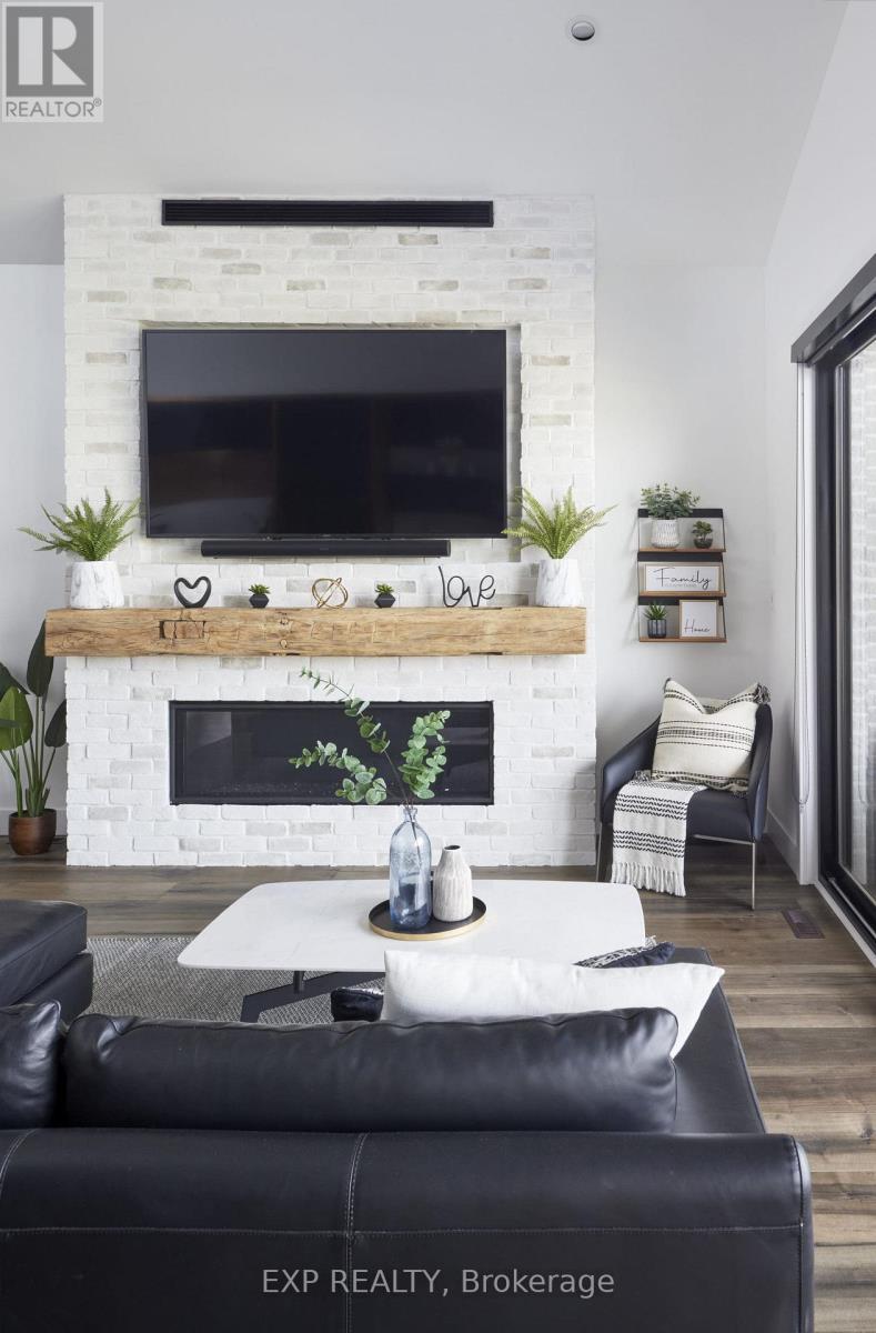 Single Family House Bungalow for Sale in  MERRITT COURT North Middlesex (Parkhill) 