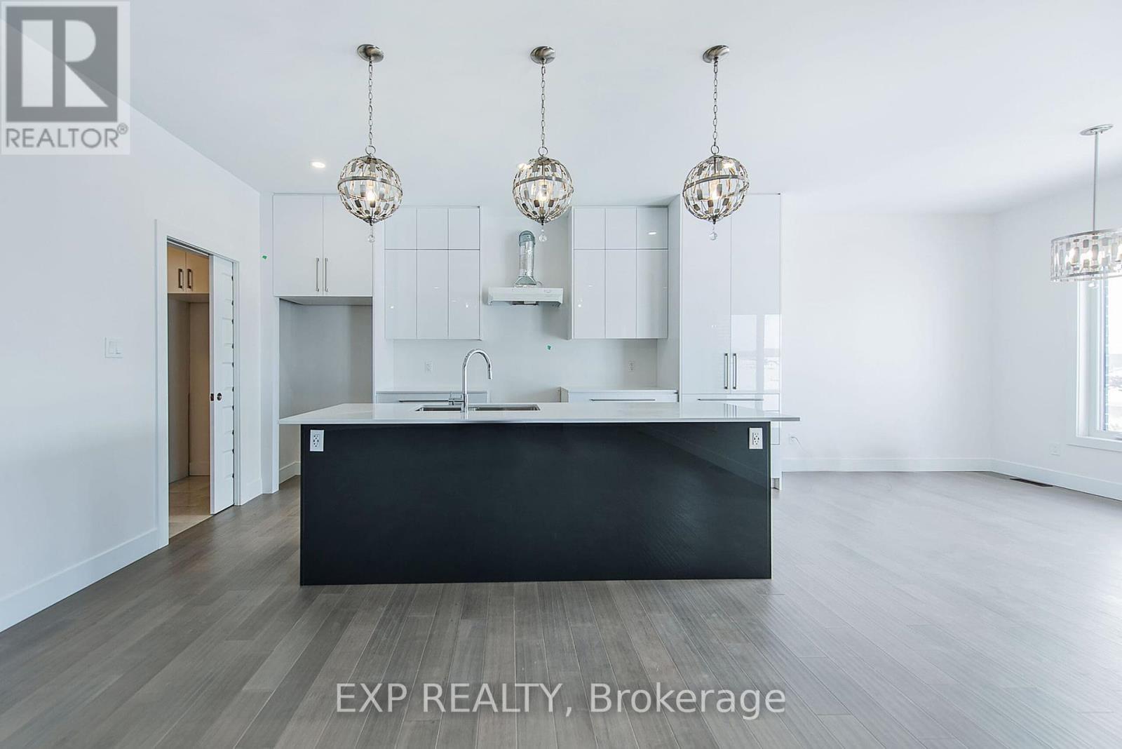 Single Family House Bungalow for Sale in  MERRITT COURT North Middlesex (Parkhill) 