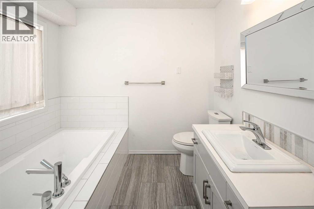 Single Family House for Sale in  Sierra Morena Place SW Signal Hill Calgary 