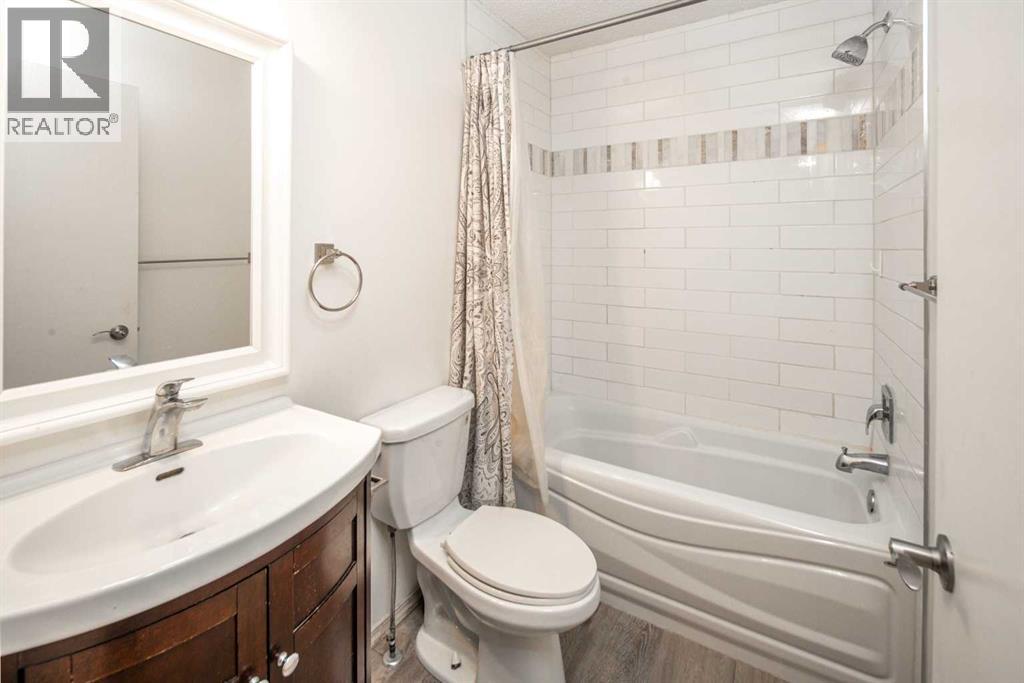 Single Family House for Sale in  Sierra Morena Place SW Signal Hill Calgary 