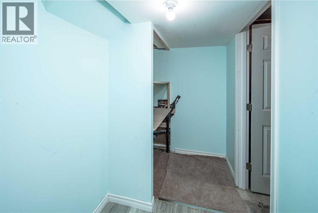 Single Family House for Sale in  Sierra Morena Place SW Signal Hill Calgary 