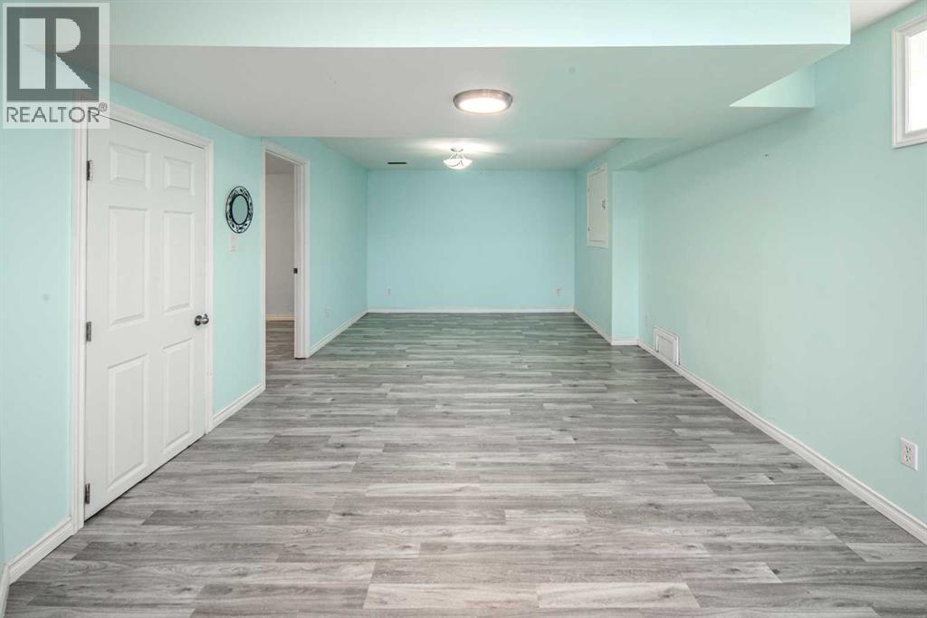 Single Family House for Sale in  Sierra Morena Place SW Signal Hill Calgary 