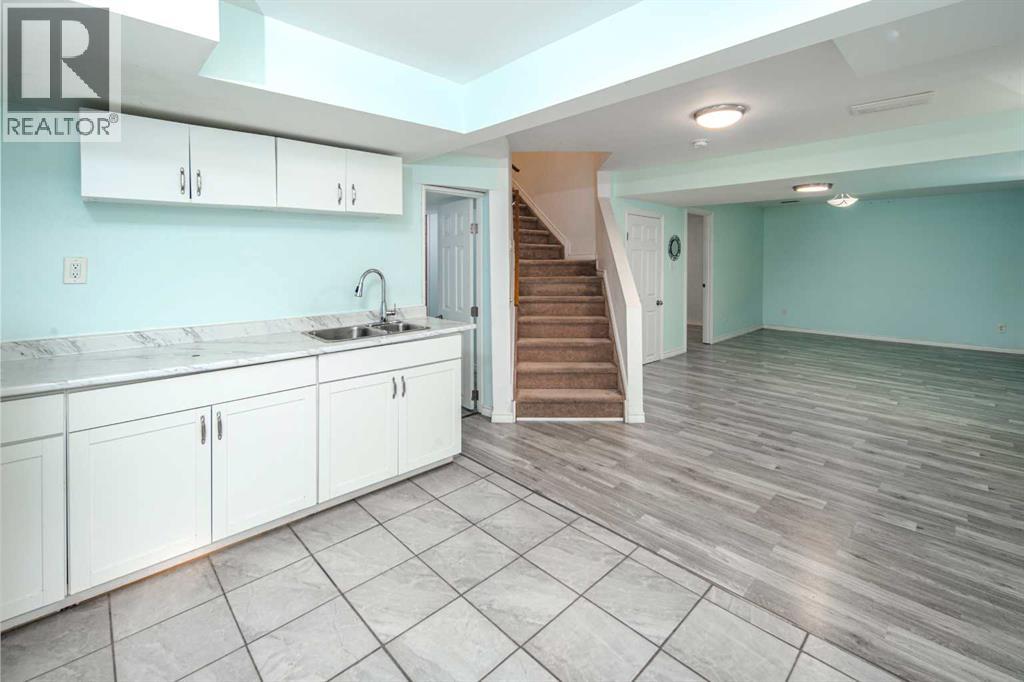 Single Family House for Sale in  Sierra Morena Place SW Signal Hill Calgary 