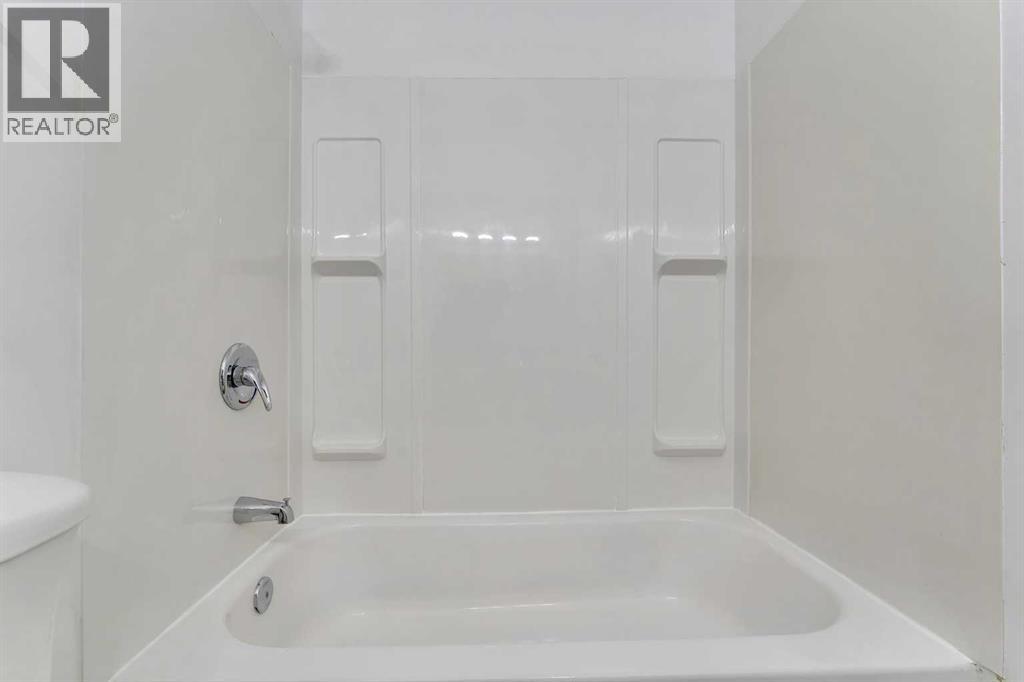 Single Family House Bi-level for Sale in  Pinemont Bay NE Pineridge Calgary 