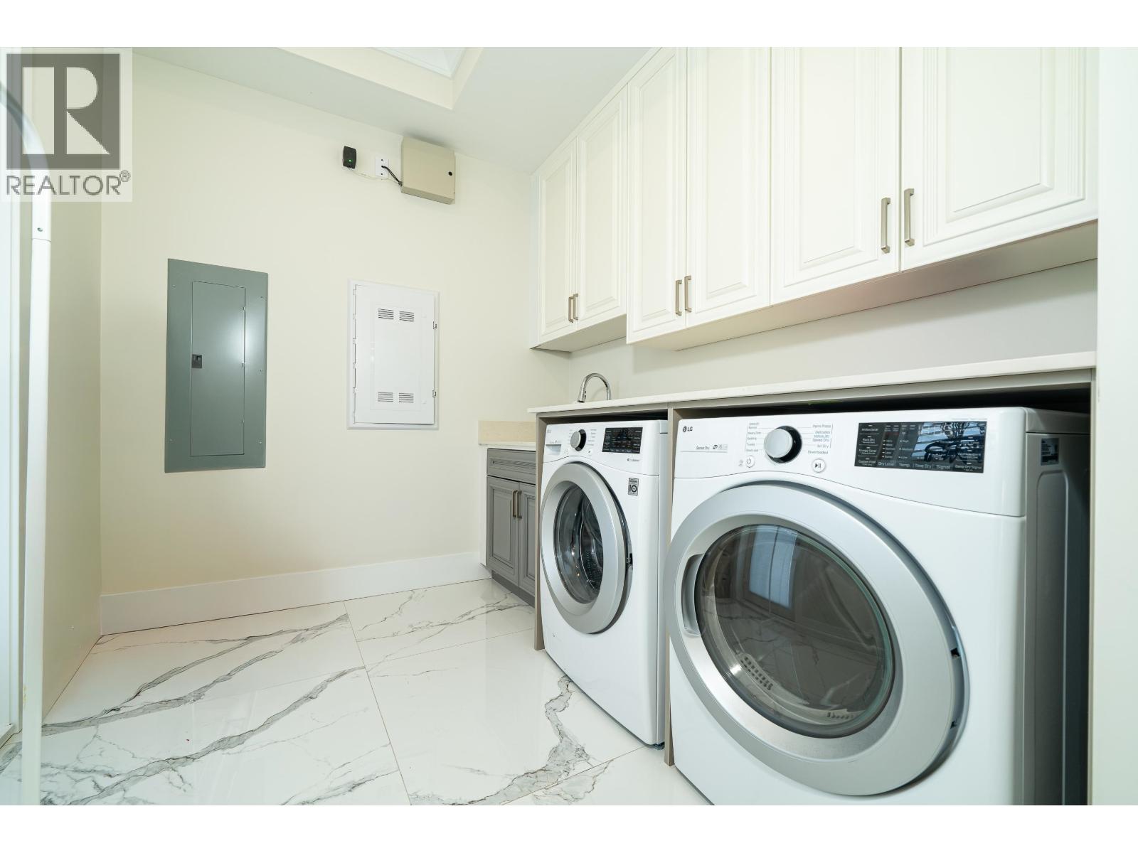 1048 HANDSWORTH ROAD, North Vancouver