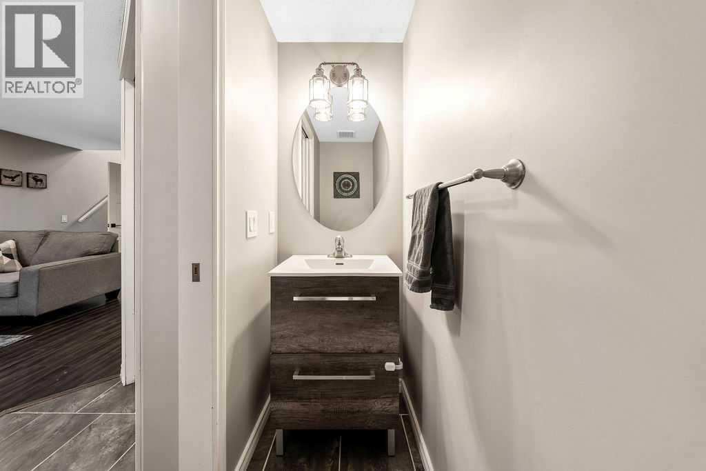 Single Family House for Sale in  tuscany Drive NW Tuscany Calgary 