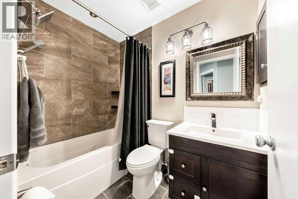 Single Family House for Sale in  tuscany Drive NW Tuscany Calgary 
