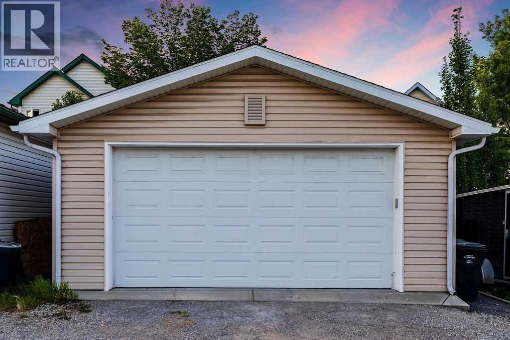 Single Family House for Sale in  tuscany Drive NW Tuscany Calgary 