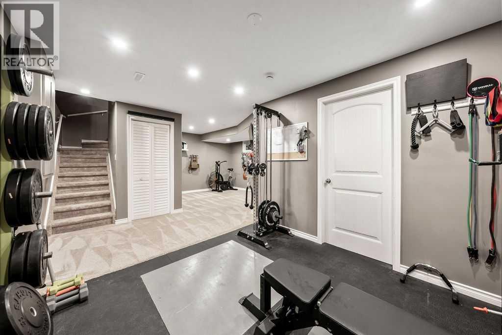 Single Family House for Sale in  tuscany Drive NW Tuscany Calgary 