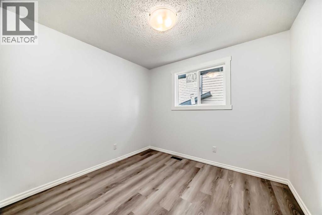 Single Family House Bi-level for Sale in  Bearberry Close NW Beddington Heights Calgary 