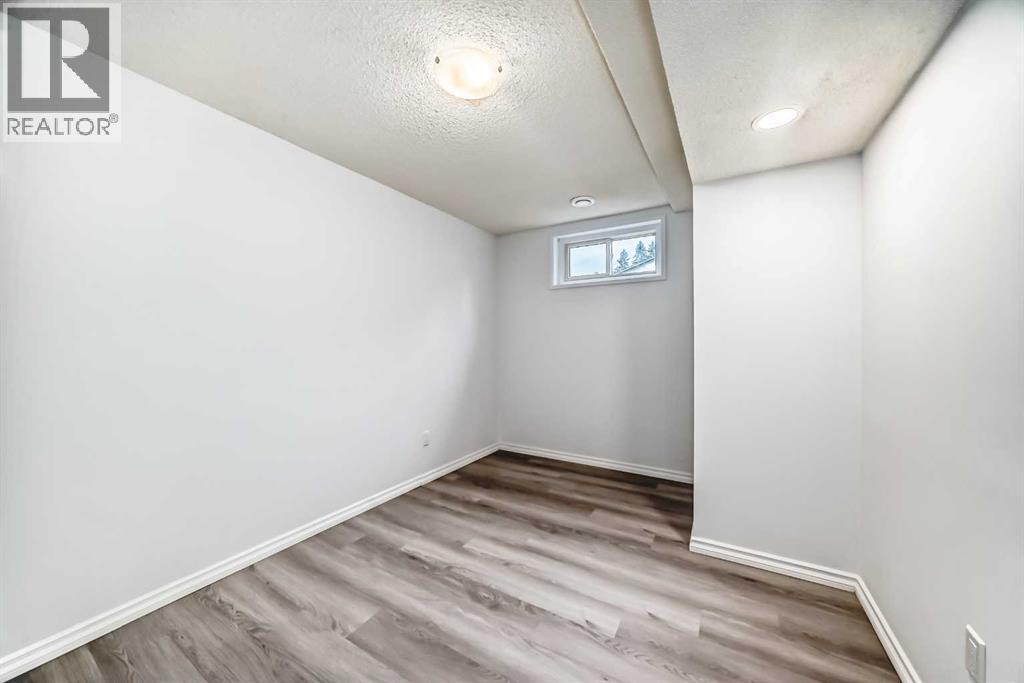 Single Family House Bi-level for Sale in  Bearberry Close NW Beddington Heights Calgary 