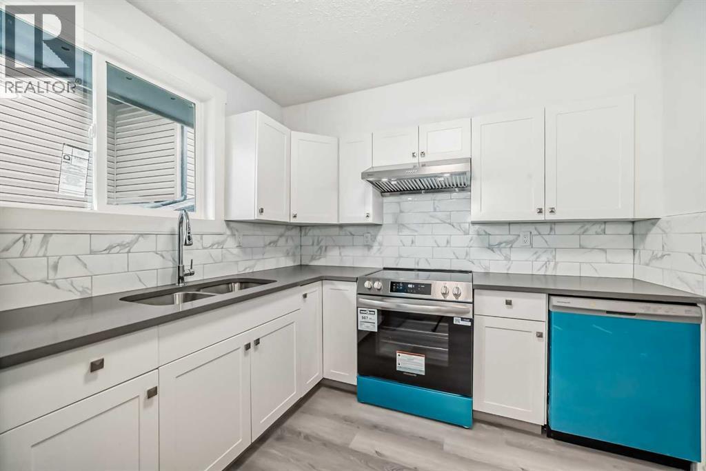 Single Family House Bi-level for Sale in  Bearberry Close NW Beddington Heights Calgary 
