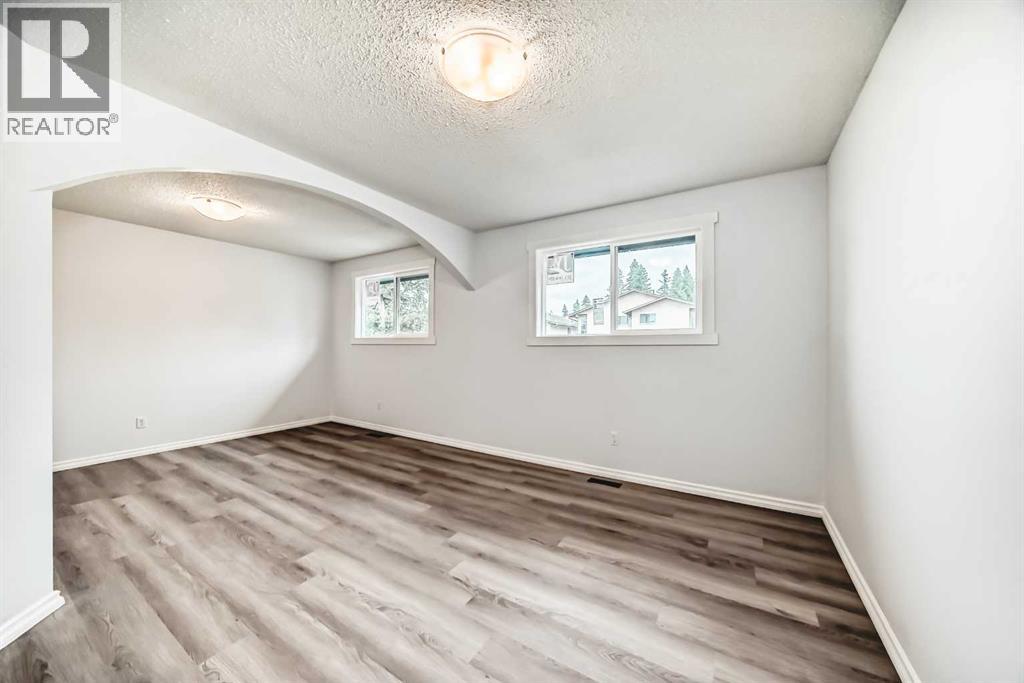 Single Family House Bi-level for Sale in  Bearberry Close NW Beddington Heights Calgary 
