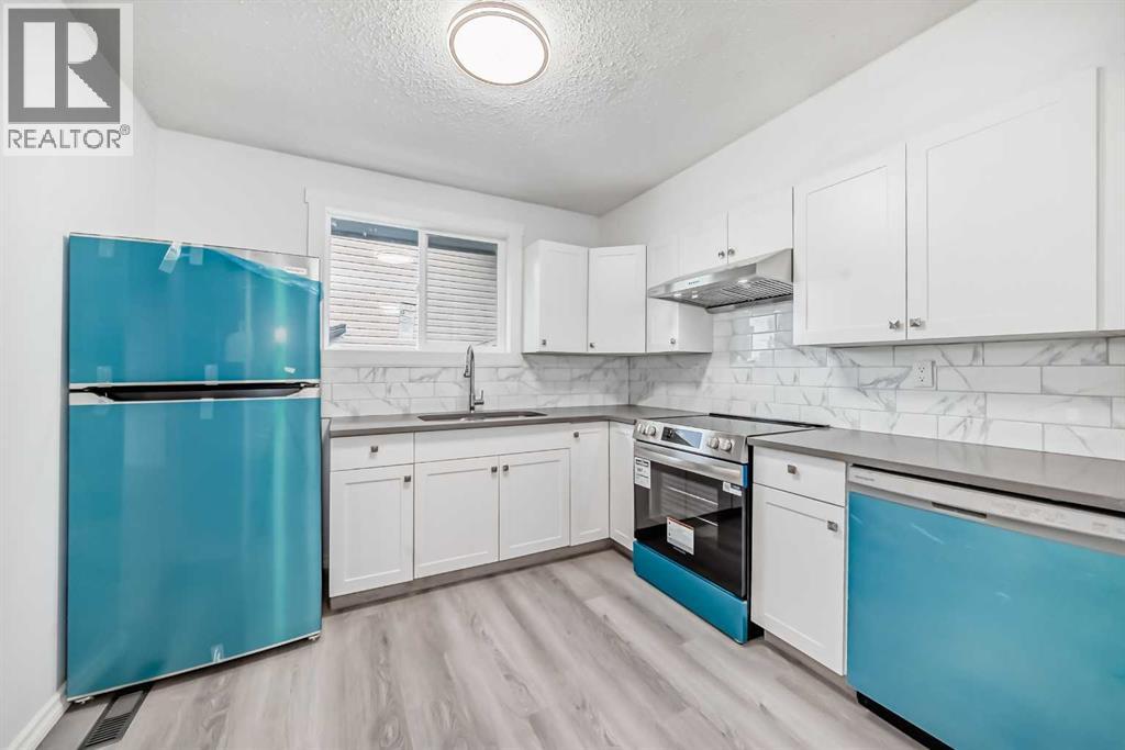 Single Family House Bi-level for Sale in  Bearberry Close NW Beddington Heights Calgary 