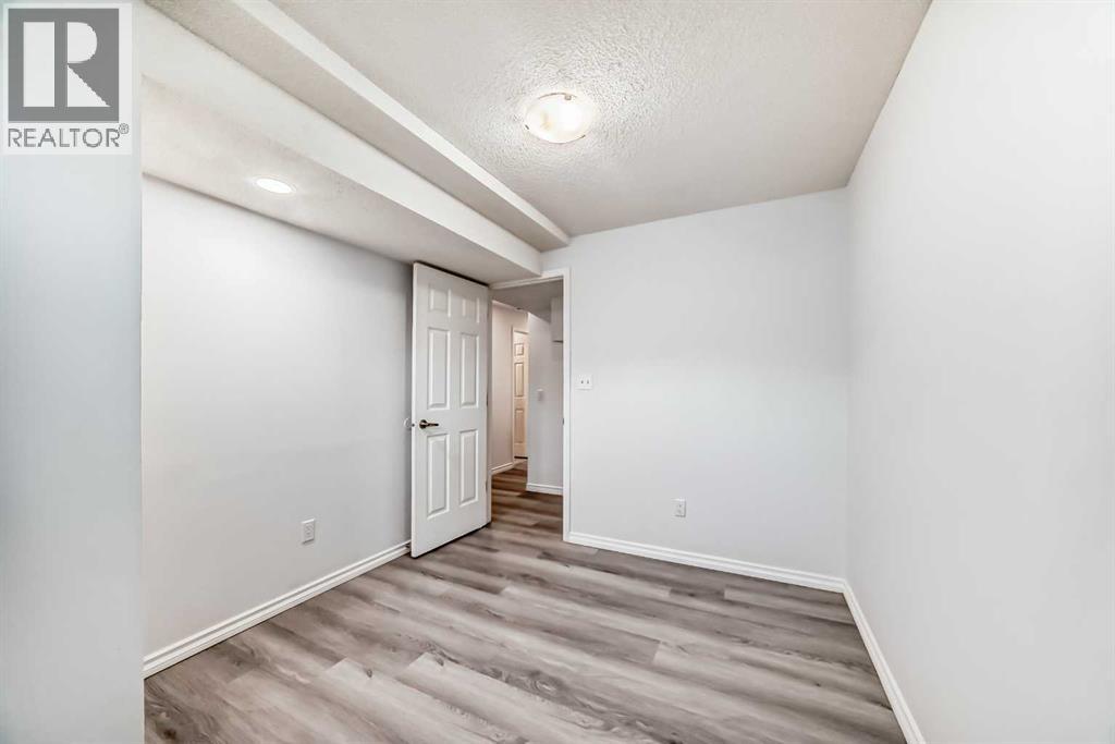 Single Family House Bi-level for Sale in  Bearberry Close NW Beddington Heights Calgary 
