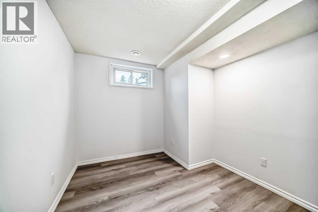 Single Family House Bi-level for Sale in  Bearberry Close NW Beddington Heights Calgary 