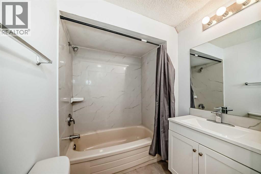 Single Family House Bi-level for Sale in  Bearberry Close NW Beddington Heights Calgary 
