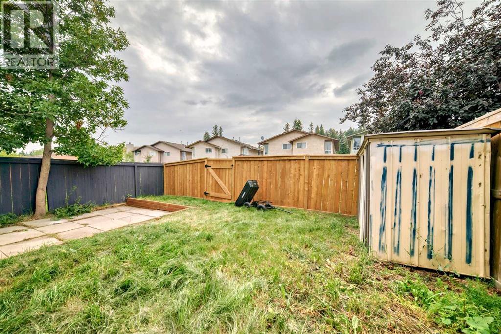 Single Family House Bi-level for Sale in  Bearberry Close NW Beddington Heights Calgary 