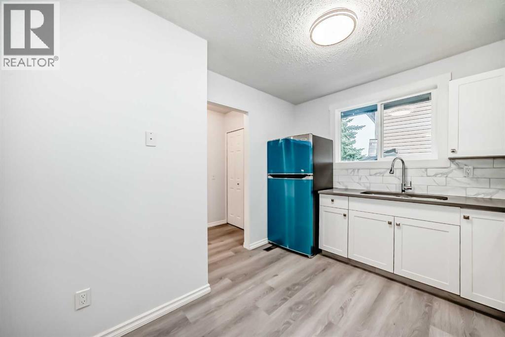 Single Family House Bi-level for Sale in  Bearberry Close NW Beddington Heights Calgary 