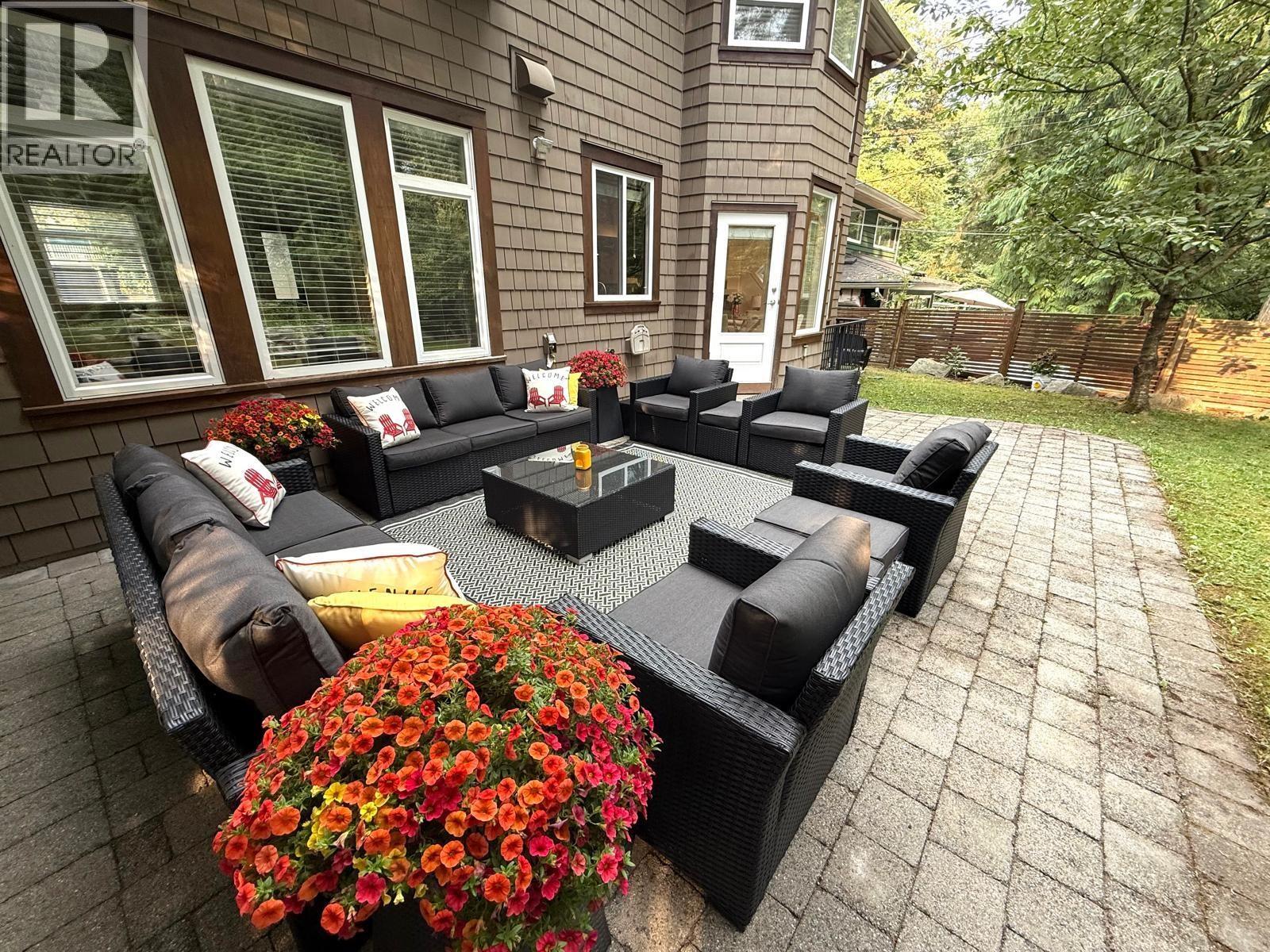 1017 CANYON BOULEVARD, North Vancouver