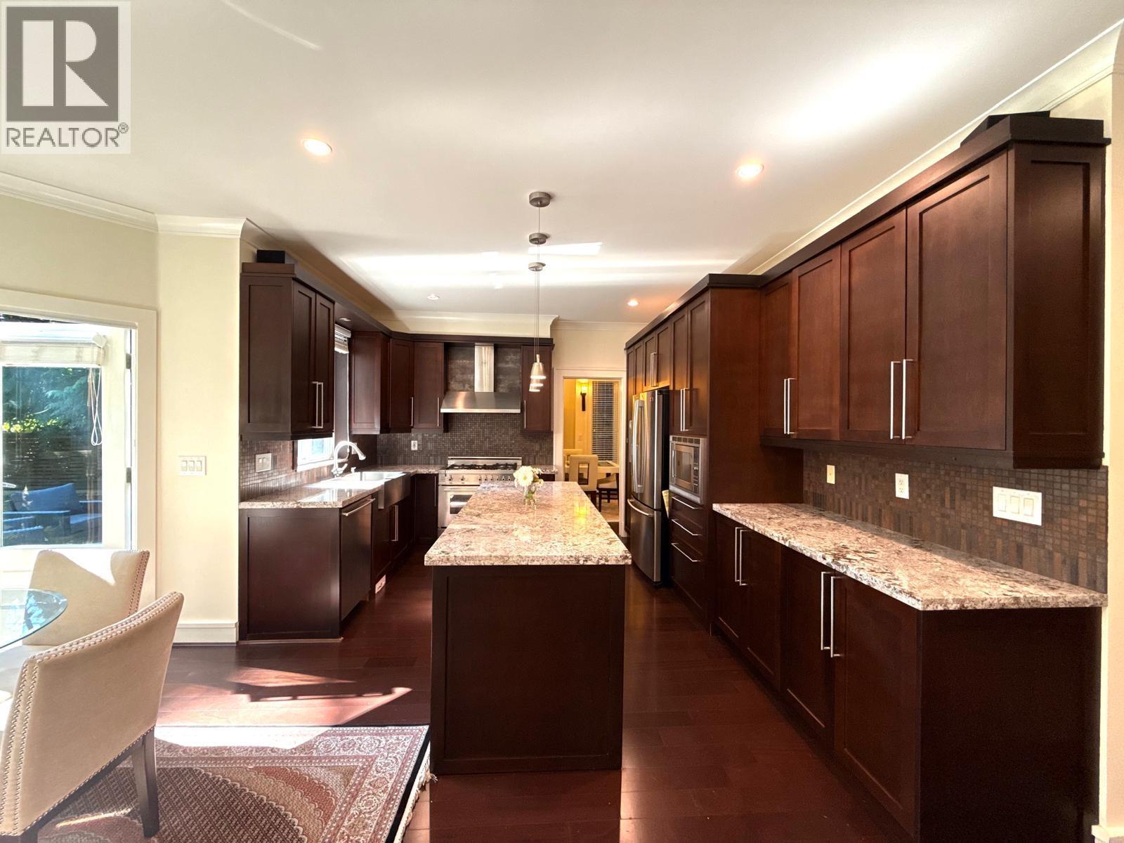 1017 CANYON BOULEVARD, North Vancouver