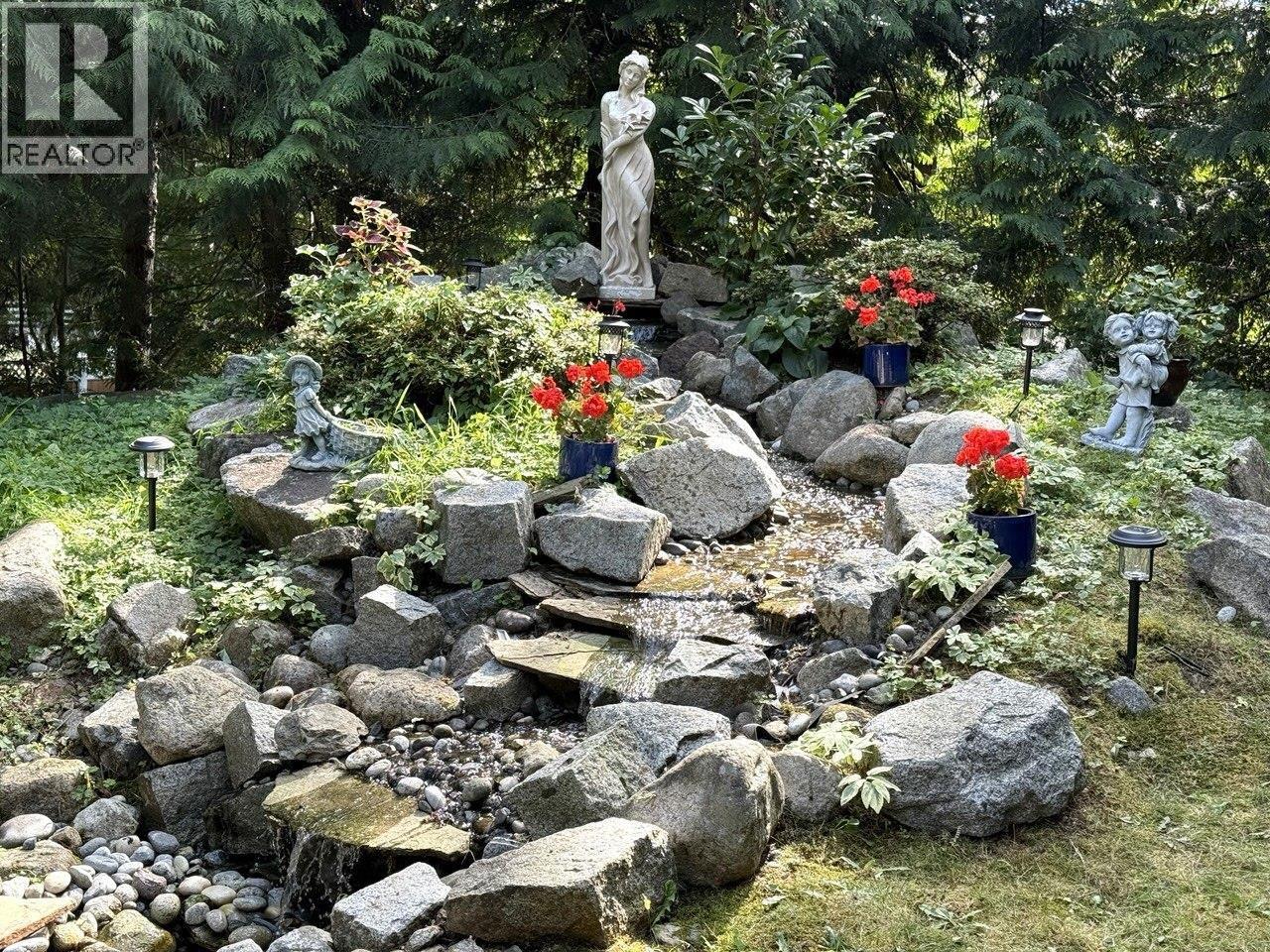 1017 CANYON BOULEVARD, North Vancouver